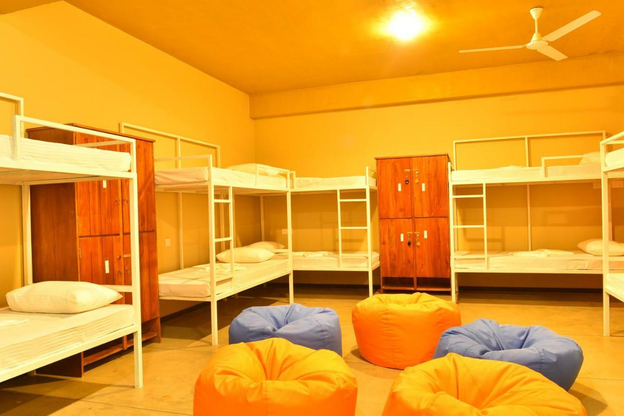 Hiriketiya Beach Hostels Dikwella Exterior foto