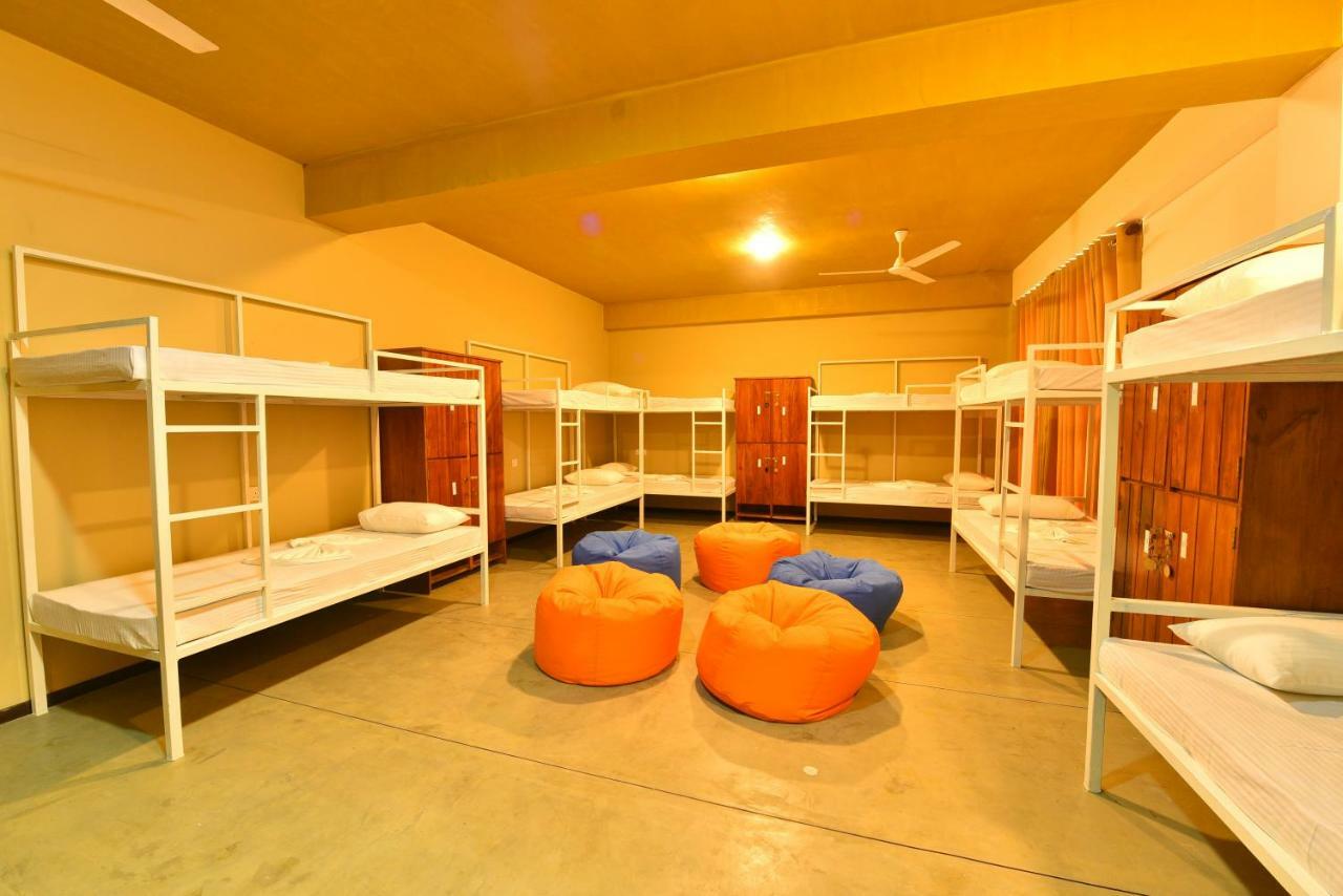 Hiriketiya Beach Hostels Dikwella Exterior foto